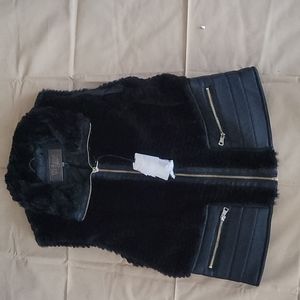 Faux fur jacket with zipper on pocket